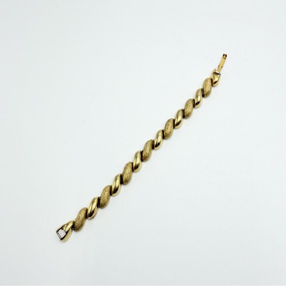 Vintage Gold Tone Chain Link Bracelet - Picture 3 of 6